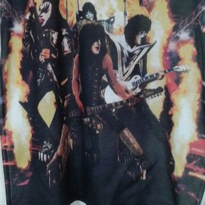 Kiss t shirt chest across is appx 19 1/2